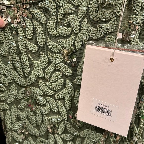 Green High Neck Sleeveless Beaded Fringe Fitted Gown Size 2,4,16,12 - Picture 5 of 5